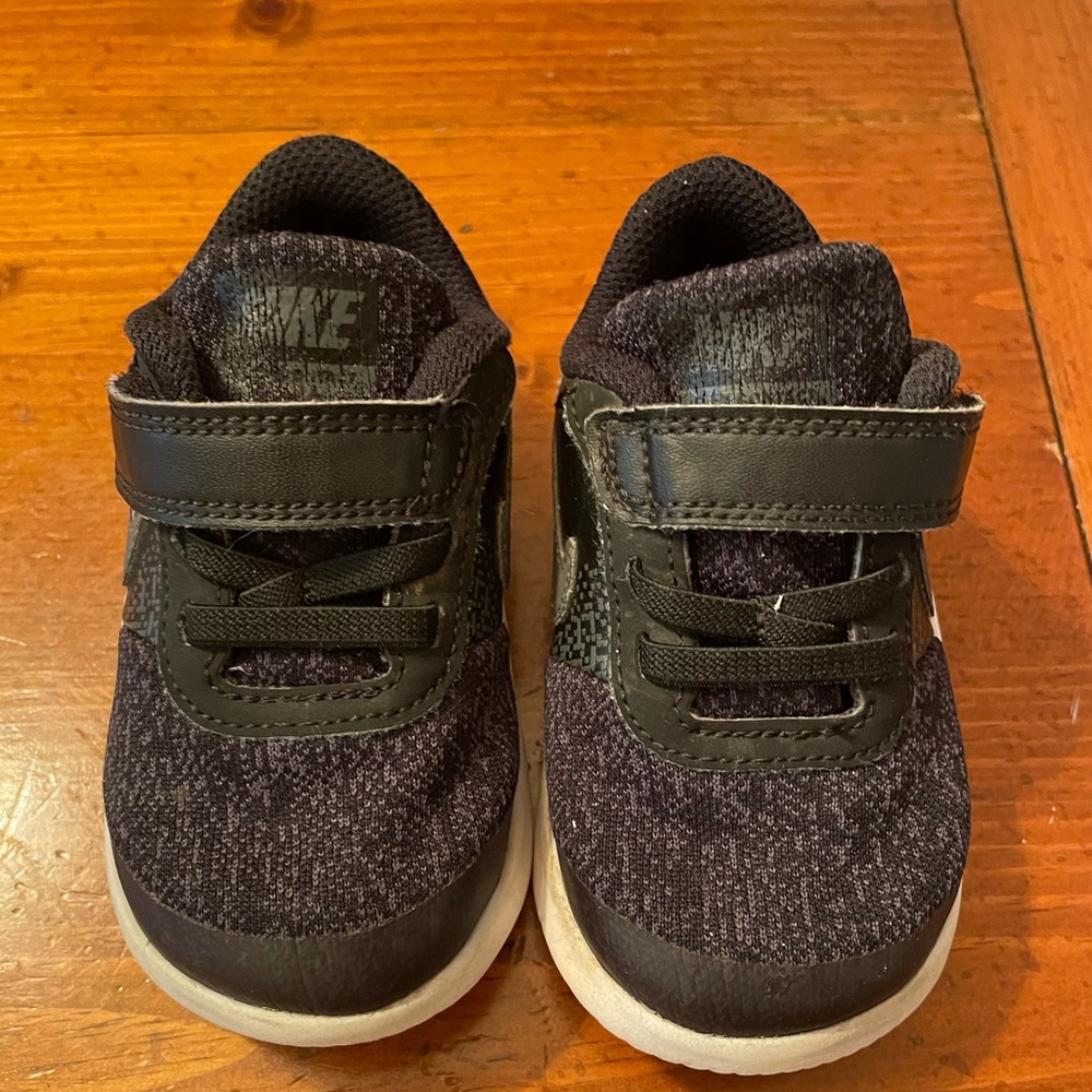 Nike Flex Contact size 6 toddler sneakers